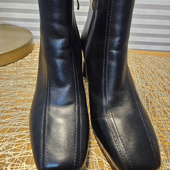 Clarks Seren 55 Bootie (Women) Blk Leather Ankle Boots Size 8 - Picture 2 of 9